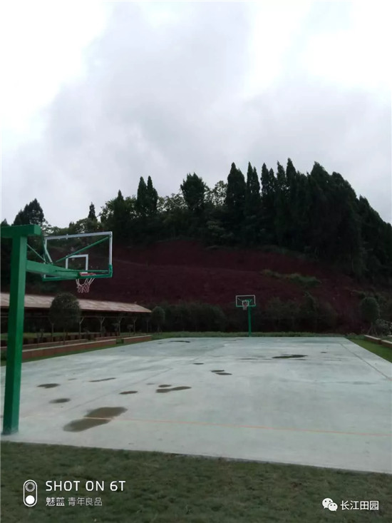 内江户外篮球场