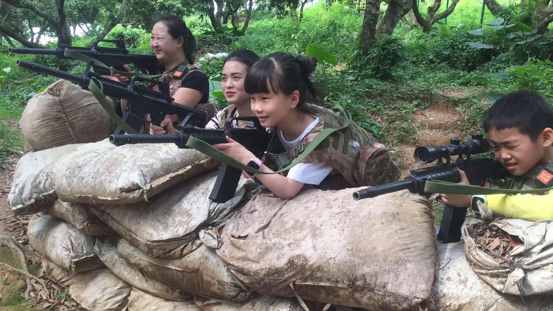 利川团队户外拓展机构,利川真人cs拓展基地,利川军事化拓展培训