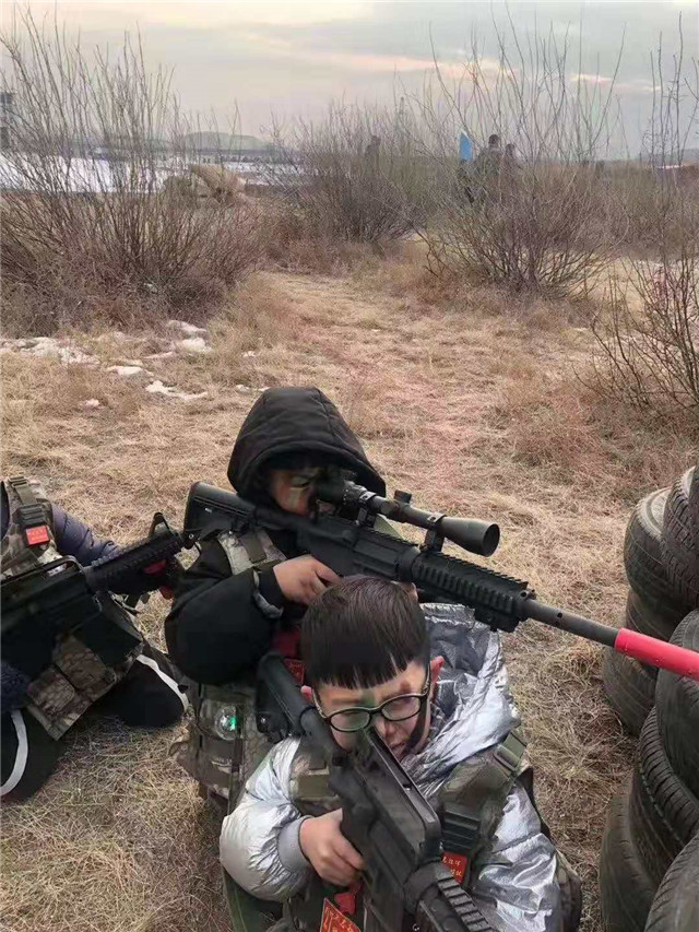 威武集训拓展公司,威武亲少年军事拓展,威武团建拓展公司