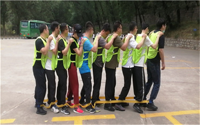 来凤军事拓展训练营,来凤青少年拓展训练营,来凤员工素质拓展